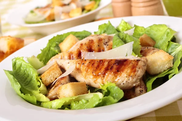 Caesar salad with griddled chicken fillet — Stock Photo, Image