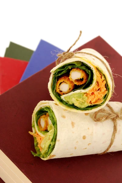 Iskolai ebéd sorozat: chicken wrap szendvics — Stock Fotó