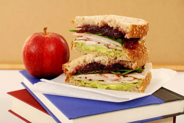 Iskolai ebéd sorozat: pulyka szendvics — Stock Fotó