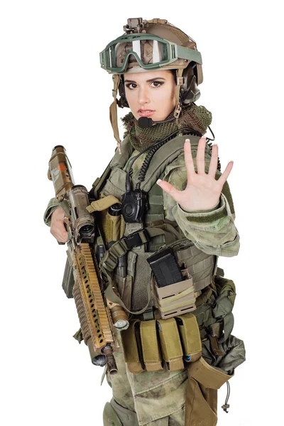 Красивая Девушка Солдат Оружием Позируя Белом Фоне — стоковое фото