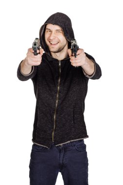 Silahlı genç bir adam.