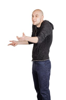 yüz ifadeleri ve jestleri yapma genç adam