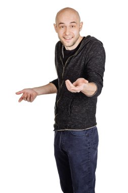 yüz ifadeleri ve jestleri yapma genç adam