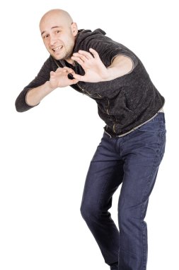 yüz ifadeleri ve jestleri yapma genç adam