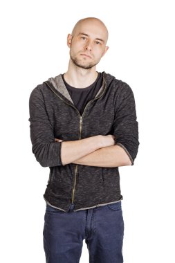 yüz ifadeleri ve jestleri yapma genç adam