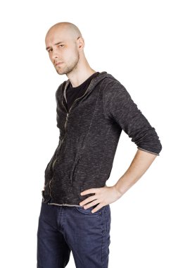 yüz ifadeleri ve jestleri yapma genç adam