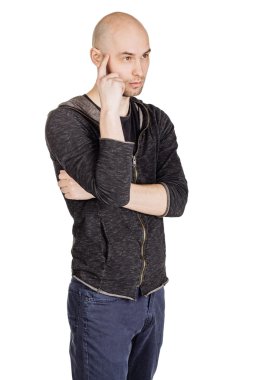 yüz ifadeleri ve jestleri yapma genç adam