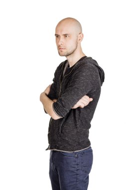 yüz ifadeleri ve jestleri yapma genç adam