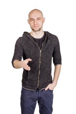 yüz ifadeleri ve jestleri yapma genç adam