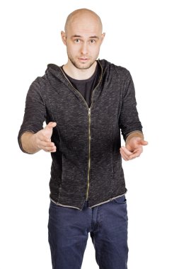 yüz ifadeleri ve jestleri yapma genç adam