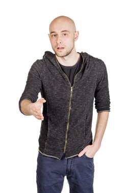 yüz ifadeleri ve jestleri yapma genç adam 