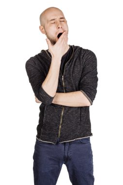 yüz ifadeleri ve jestleri yapma genç adam