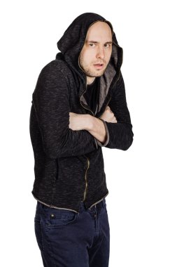 yüz ifadeleri ve jestleri yapma genç adam