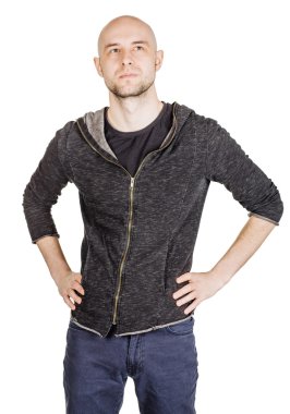 genç adam Hoody giyiyor ve kot pantolon  