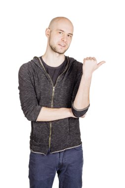 genç adam Hoody giyiyor ve kot pantolon  