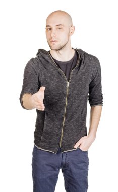 genç adam Hoody giyiyor ve kot pantolon  