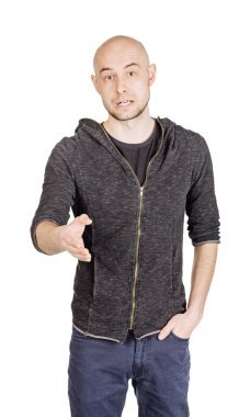 genç adam Hoody giyiyor ve kot pantolon  