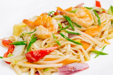 Makarna ile büyük karides