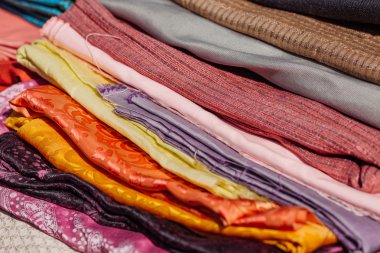 Ortaçağ giyim için kumaş rulo