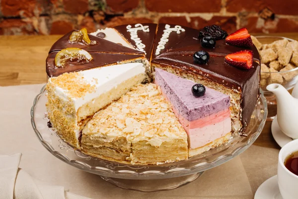 Sortimento de pedaços de bolo — Fotografia de Stock