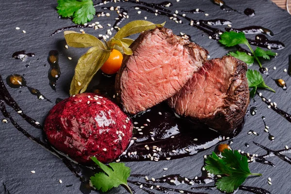 Juicy Beef rump steak from marble beef medium rare with spices — Stock Photo, Image
