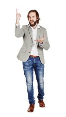 Kameraya bakarak ve parmak işaret adam. 