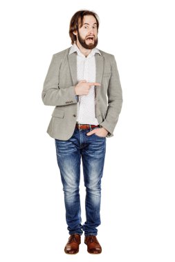 Beyaz arka plan üzerinde poz işadamı