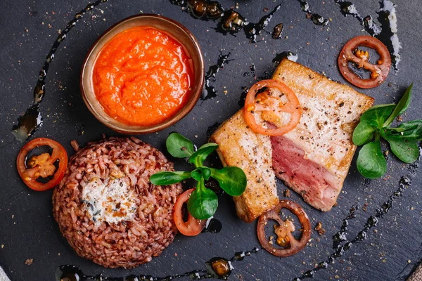 Tonhal steak, sült és rizzsel — Stock Fotó