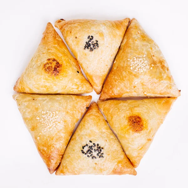 접시에 고기의 맛 있는 samosa 파이 메뉴, 제조 법 개념. — 스톡 사진