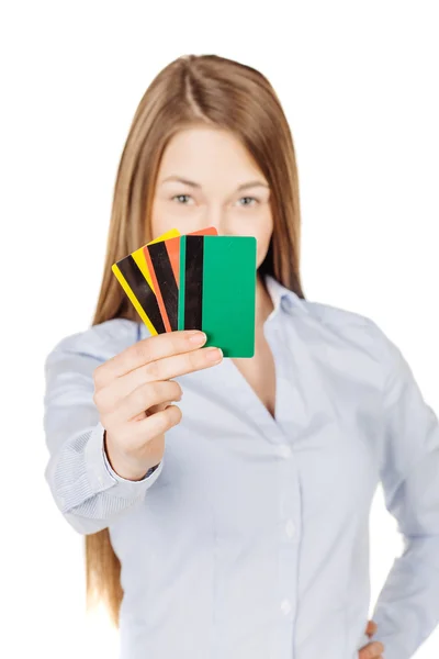 Retrato Una Joven Mujer Negocios Sonriente Con Tarjeta Crédito Aislado — Foto de Stock