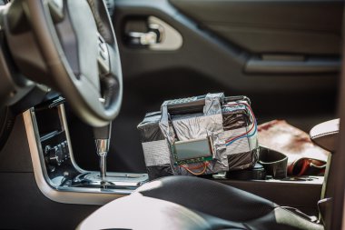 radyo kontrol ve dijital geri sayım sayacı ile siyah bomba 