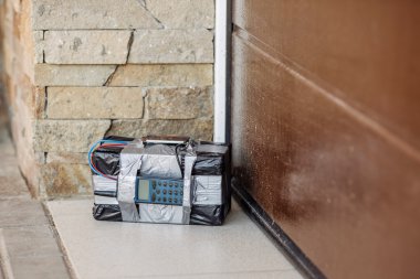 radyo kontrol ve dijital geri sayım zamanlayıcı bomba ile siyah bomba