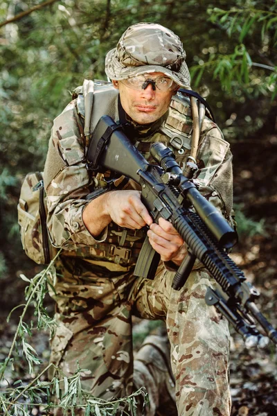 Sniper Armée Britannique Pendant Opération Militaire Dans Montagne Guerre Armée — Photo