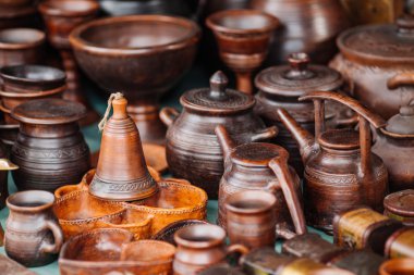 çanak çömlek. Tencere, yemekleri ve toprak yapılan diğer makaleler veya