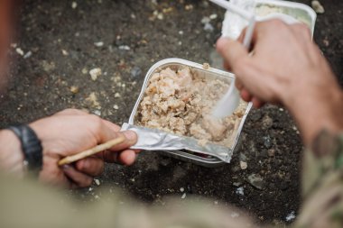 savaş alanında yeme İngiliz askerleri takım