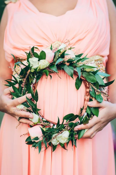 Woman with flower wreath in her hands — Stock Photo, Image