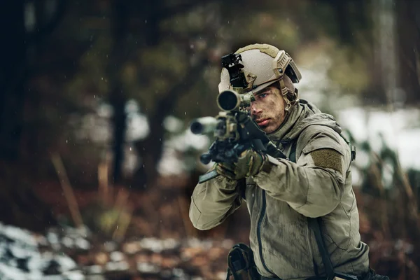 Armed  man in camouflage with sniper gun — Stock Photo, Image