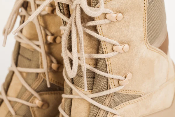 Wüstenstiefel isoliert auf weißem Hintergrund — Stockfoto