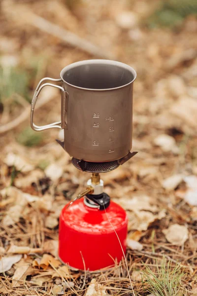 Gas cooker with balloons and a mug — Stock Photo, Image