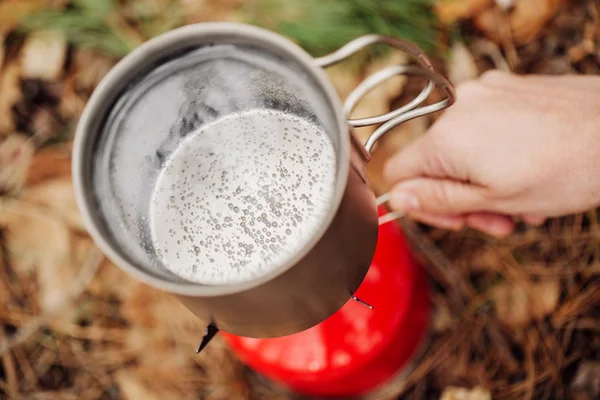 Water is boiling in a pot on a gas burner — Stock Photo, Image