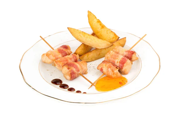 Thin rolls of bacon with slices of fried potatoes, isolated — Stock fotografie