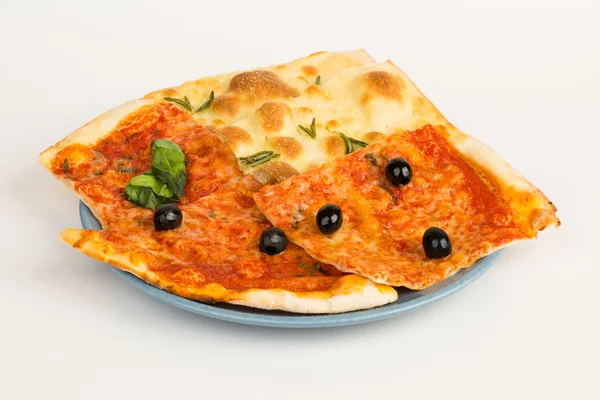 Pizza Margarita en un plato — Foto de Stock