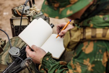 Notlar ve radyo radyo operatörü