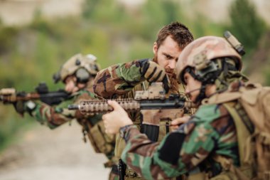 Bize nişan tüfek atış, asker ile öğretim