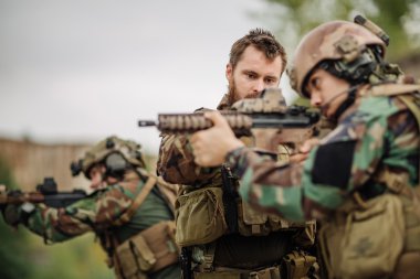 Bize nişan tüfek atış, asker ile öğretim