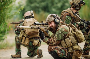 Rangers takımı düşman tarafından işgal topraklarında mücadele