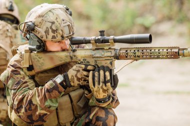 Rangers takımı düşman tarafından işgal topraklarında mücadele