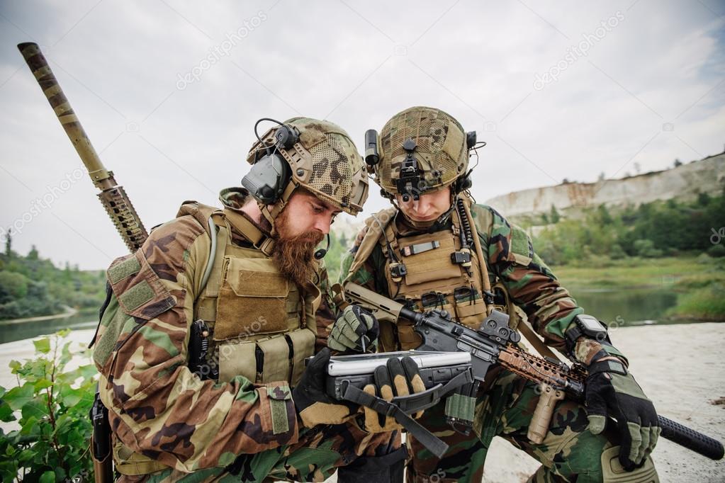 commander of the soldiers paves the route on an electronic table