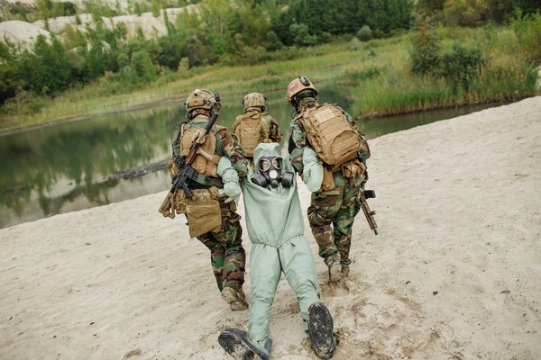 Army rangers captured a scientist with protective mask and prote — Stock Photo, Image