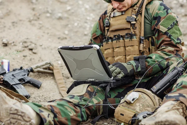 Ranger using laptop outdoors — Stock Photo, Image